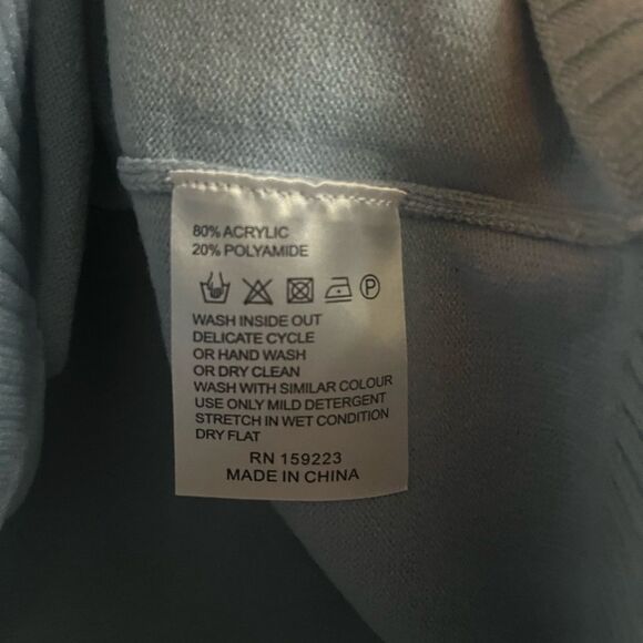 NEW Juniors SZ Meduim Azure Light Blue Sweater - Picture 10 of 16